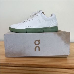 On Running- The Roger- White/Reseda Size 10